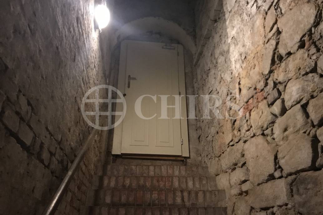 Prodej historického nájemního domu se 6 byty, zahradou, 453 m2, Náměstí Svobody 15, Jičín