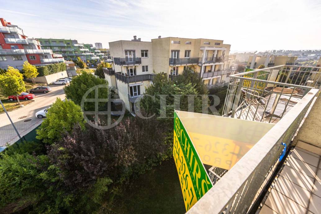 Pronájem bytu 2+kk se dvěma balkony, garážovým stáním a sklepem, OV, 66m2, ul. Wiesenthalova 1034/6, Praha 5 - Řeporyje