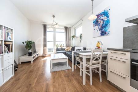 Prodej bytu 2+kk s lodžií a garážovým stáním, OV, 58m², ul. Svitákova 2818/9, Praha 5 - Stodůlky