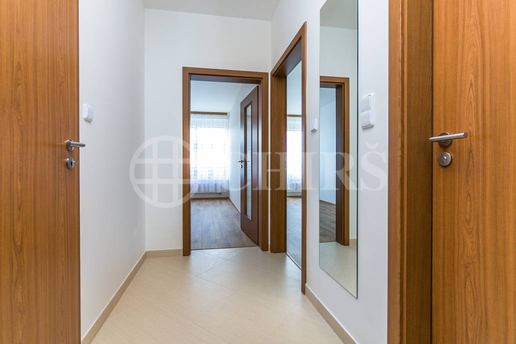 Pronájem bytu 2+kk s balkonem, OV, 43m2, ul. nám. Junkových 2870/3, Praha 13 - Stodůlky