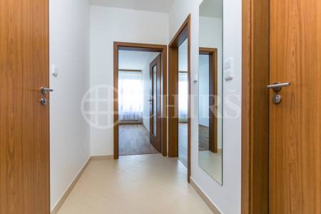 Pronájem bytu 2+kk s balkonem, OV, 43m2, ul. nám. Junkových 2870/3, Praha 13 - Stodůlky