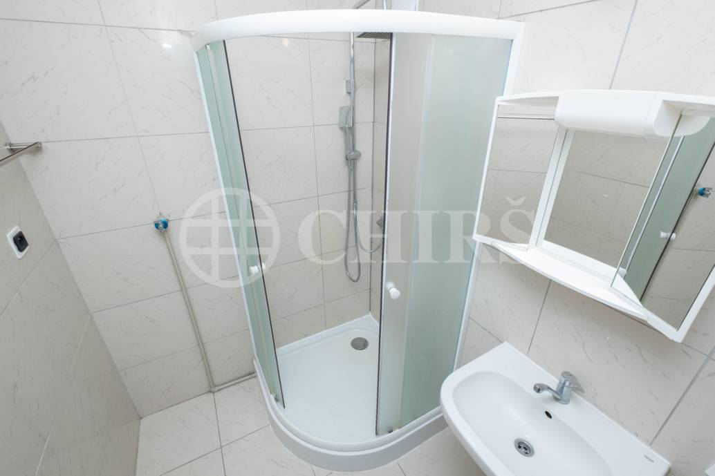 Prodej bytu 4+1, 75 m², OV, se sklepem, ul.Hviezdoslavova 501/9, Praha 11- Haje Prodej bytu 4+1, 75 m², OV, se sklepem, ul.Hviezdoslavova 501/9, Praha 11- Haje