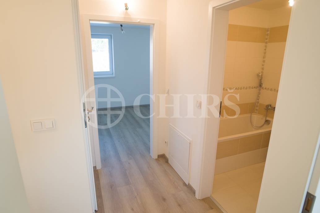 Pronájem bytu 3+kk se zahrádkou, OV, 84m2 + 50m2 zahrada, ul. Litovická 676, Hostivice