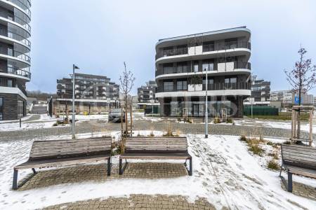 Pronájem bytu 3+kk, 77m² s předzahrádkou, sklepem a garážovým stáním, OV, ul. Bělohlávkova 3158/6, Praha 5 - Stodůlky