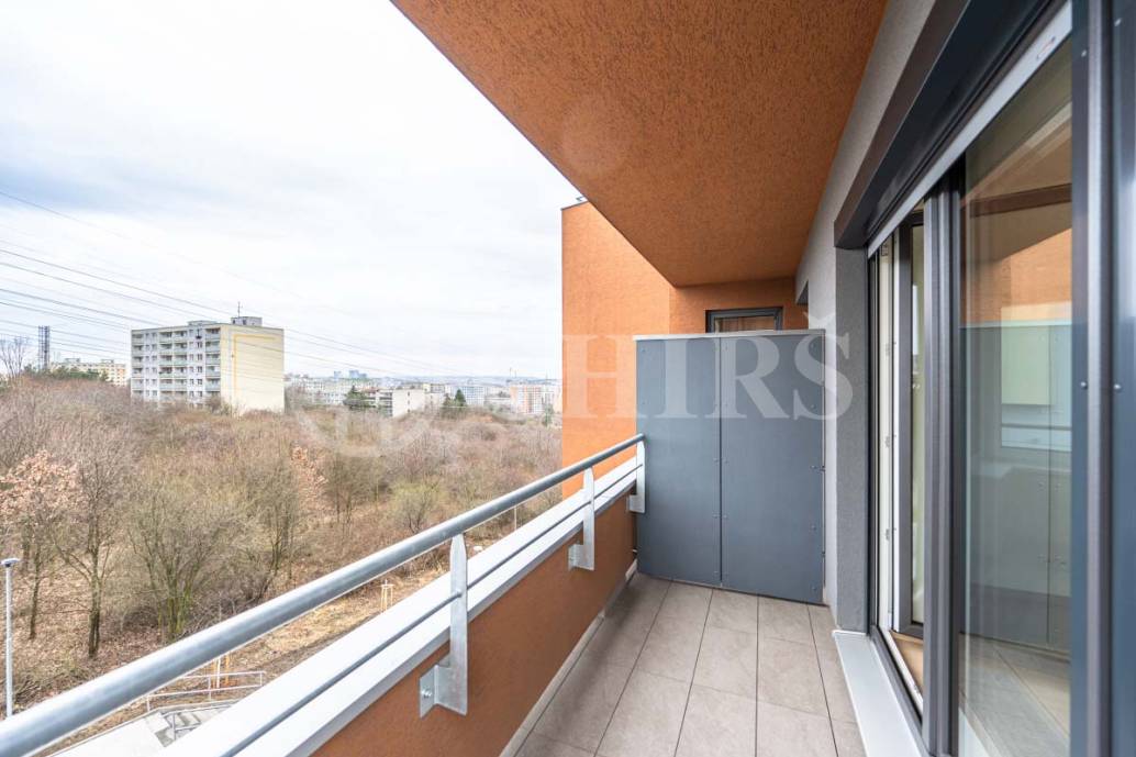 Pronájem bytu 1+kk s balkonem, OV, 32m2, ul. Šternovská 2425/1, Praha 4 - Chodov