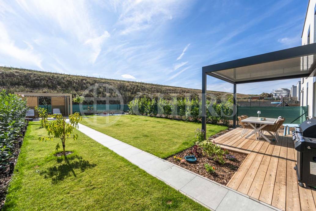 Prodej rodinného domu 4+kk, 119 m2, se zahradou a garáží, ul. Emy Destinové 519, Jinočany