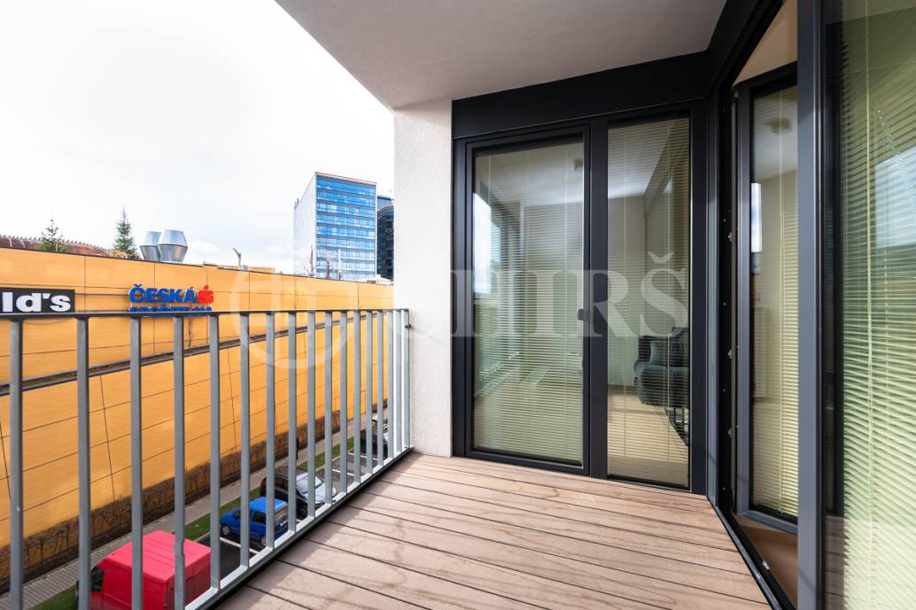 Pronájem bytu 2+kk/T + garážové stání, OV, 60m2 + 5m2 terasa, ul. Ocelářská 2625/17, P-9 Libeň Pronájem bytu 2+kk/T + garážové stání, OV, 60m2 + 5m2 terasa, ul. Ocelářská 2625/17, P-9 Libeň