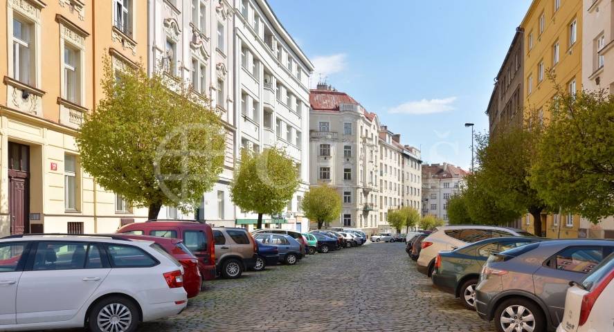 Prodej mezonet. ateliéru 2+kk, s předzahrádkou, 88,5m2, ul. Orelská, P-10 Vršovice