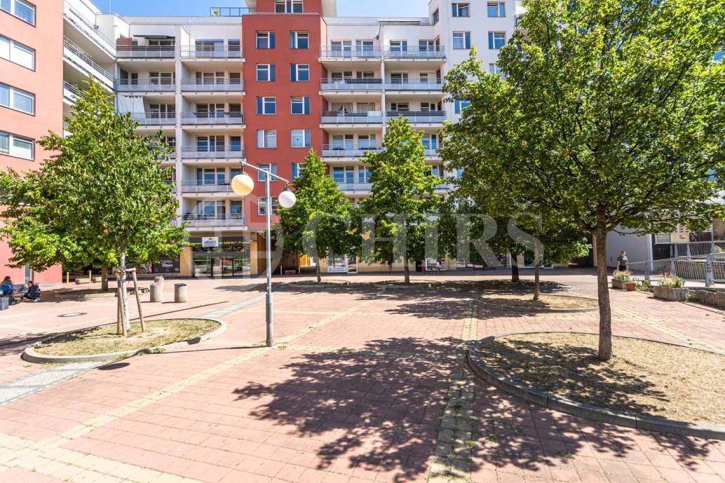 Prodej bytu 2+kk s balkonem, OV, 68m2, ul. Trnkovo náměstí 1112/1, Praha 5 - Hlubočepy