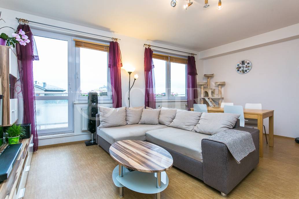 Pronájem bytu 2+kk s balkonem, OV, 47m2, ul. Kodymova 2539/8, Praha 5 - Stodůlky