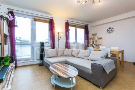 Pronájem bytu 2+kk s balkonem, OV, 47m2, ul. Kodymova 2539/8, Praha 5 - Stodůlky