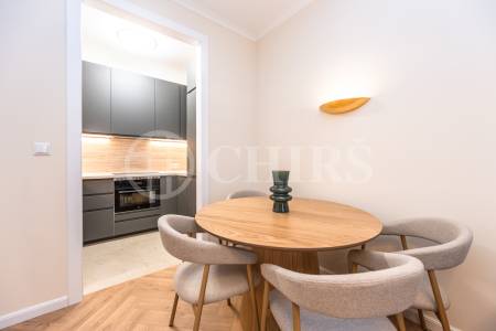 Pronájem  bytu 2+kk s balkonem, 53m2, ul. Mostecká, Praha 1- Malá Strana