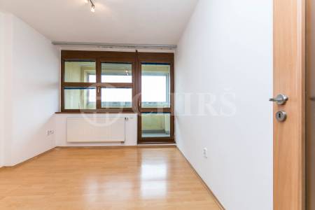 Prodej bytu 3+kk s balkonem a garážovým stáním, OV, 101m2, ul. Internacionální 1231/8, Praha 6 - Suchdol