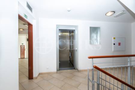 Prodej bytu 2+kk s lodžií a sklepem, OV, 60 m2, ul. Musílkova 1311/5b, Praha 5 - Košíře