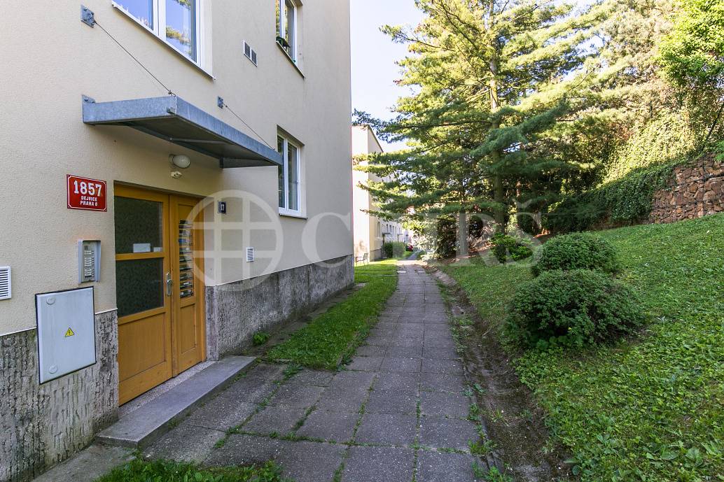 Pronájem bytu 2+kk s balkonem, DV, 50m2, ul. Na Míčánce 1857/17, Praha 6 - Hanspaulka