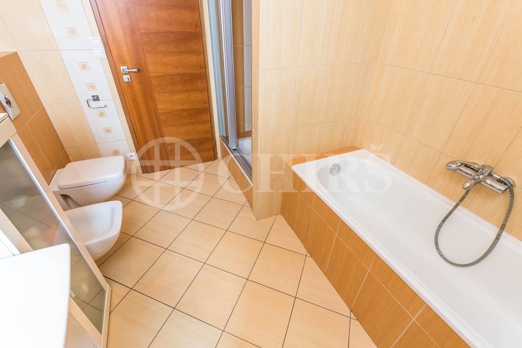 Prodej bytu 4+kk s balkonem a 2x garážovým stáním, OV, 113m2, ul. Za Zámečkem 746/5a, Praha 5 - Jinonice