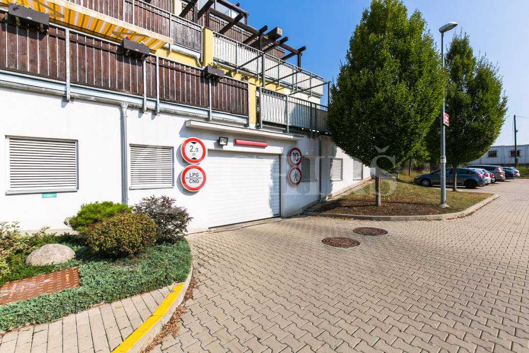 Prodej bytu 2+kk s balkonem a garážovým stáním, OV, 62m2, ul. Kakosova 977/2, Praha 5 - Stodůlky