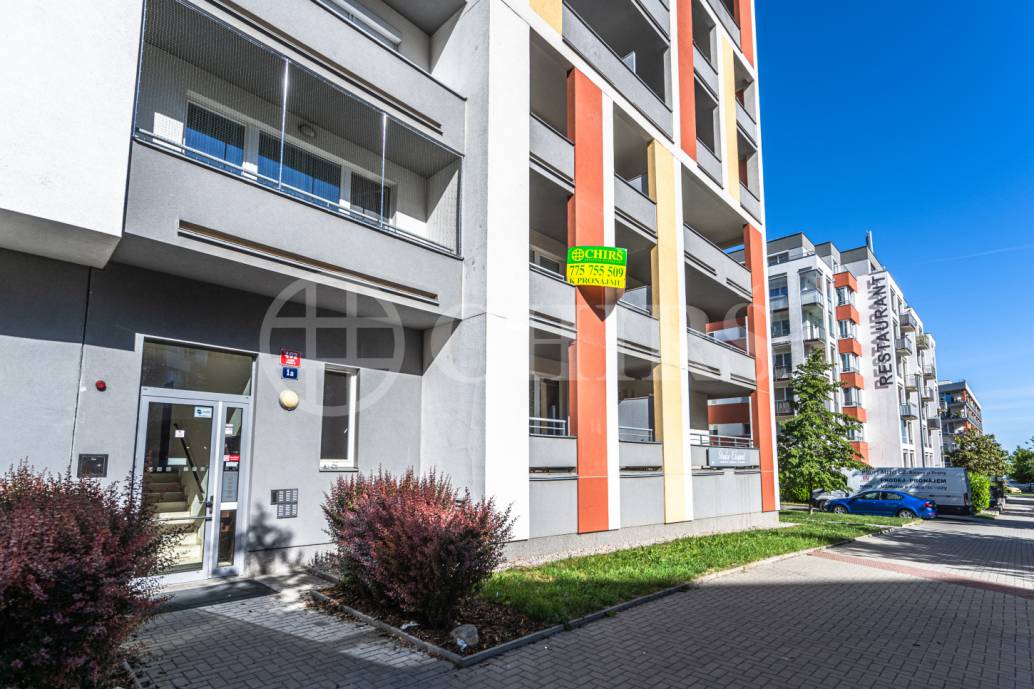Pronájem bytu 1+kk, 38 m² + lodžie 9 m², garážové stání a sklep, ul. Mišovická 492/1a, Praha 5 – Zličín