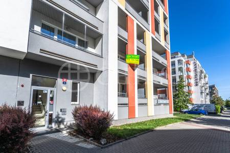 Pronájem bytu 1+kk, 38 m² + lodžie 9 m², garážové stání a sklep, ul. Mišovická 492/1a, Praha 5 – Zličín