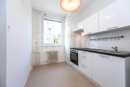 Pronájem bytu 2+1, 43m2, šatna, sklep ul. Na Betonce 1361/3, Praha 5 - Radotín