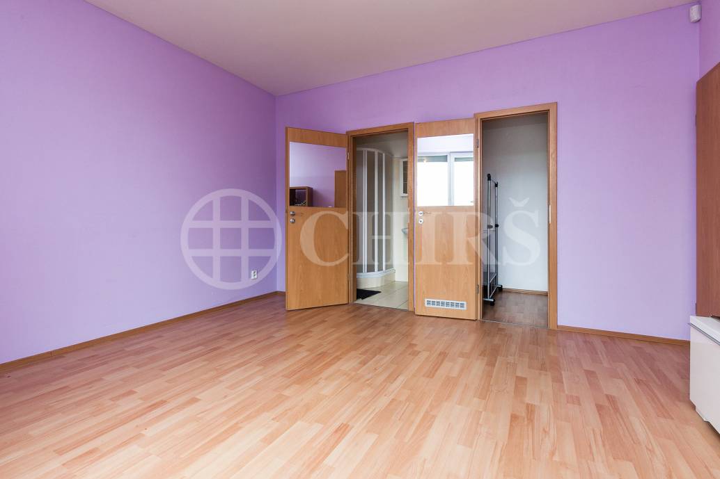 Prodej řadového rodinného domu 4+kk/B/G/Z, OV, ul. Dělená 981/30, Praha 5 - Řeporyje 