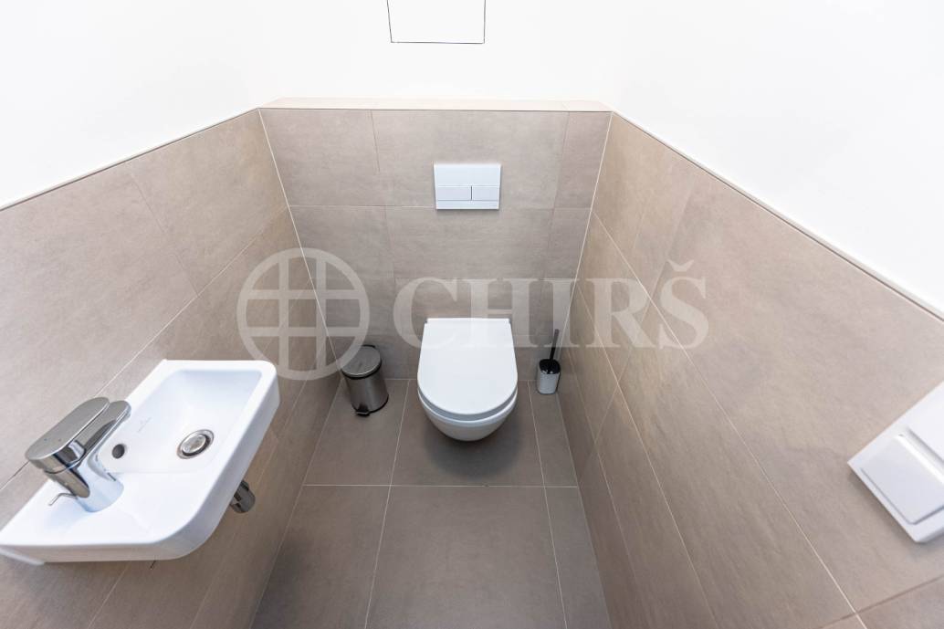 Pronájem bytu 3+kk, 77m² s předzahrádkou, sklepem a garážovým stáním, OV, ul. Bělohlávkova 3158/6, Praha 5 - Stodůlky