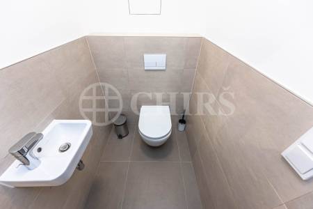 Pronájem bytu 3+kk, 77m² s předzahrádkou, sklepem a garážovým stáním, OV, ul. Bělohlávkova 3158/6, Praha 5 - Stodůlky