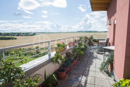Prodej bytu 4+kk/T/GS, 105 m2 + 58 m2 terasa, Holubí 7, Praha 6 - Suchdol