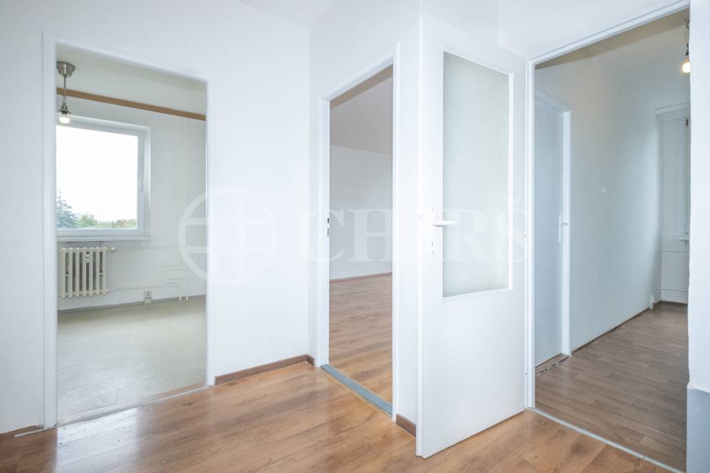 Prodej bytu 4+1, 75 m², OV, se sklepem, ul.Hviezdoslavova 501/9, Praha 11- Haje Prodej bytu 4+1, 75 m², OV, se sklepem, ul.Hviezdoslavova 501/9, Praha 11- Haje