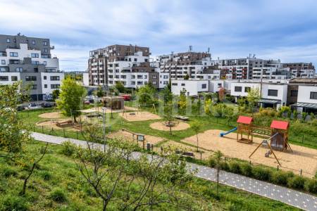 Prodej bytu 2+kk s balkonem, sklepem a garážovým stáním, DV, 47 m2, ul. Honzíkova, Praha 10 - Štěrboholy