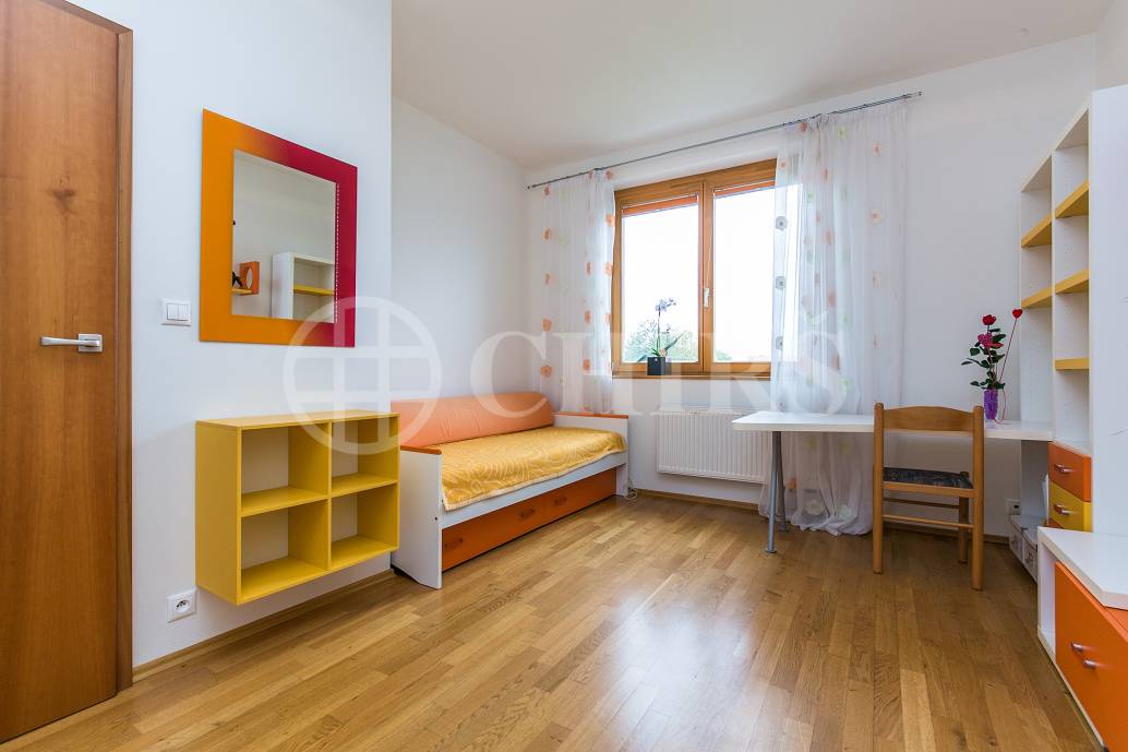 Prodej bytu 4+kk s balkonem a 2x garážovým stáním, OV, 113m2, ul. Za Zámečkem 746/5a, Praha 5 - Jinonice
