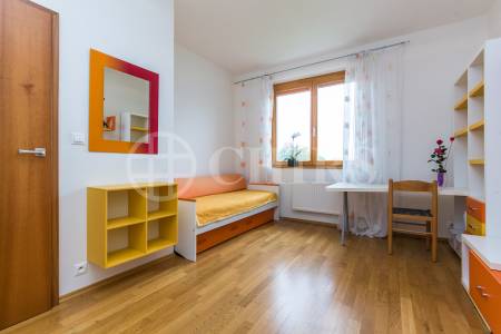 Prodej bytu 4+kk s balkonem a 2x garážovým stáním, OV, 113m2, ul. Za Zámečkem 746/5a, Praha 5 - Jinonice