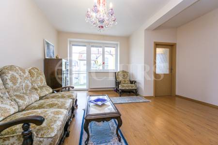 Pronájem bytu 2+1 s balkonem, OV, 60m2, ul. Oranžová 214, Chrášťany, okr. Praha-západ