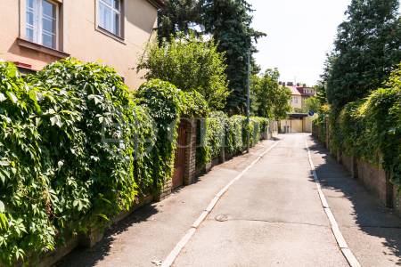 Prodej vilového domu se zahradou, Hanspaulka - Sojkovská ul., Praha 6 - Dejvice