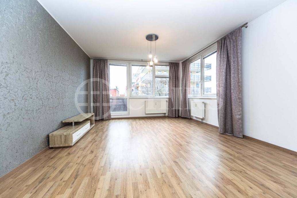 Prodej bytu 3+kk s balkonem, sklepem a garážovým stáním, OV, 102m2, ul. Voskovcova 1130/26, Praha 5 - Barrandov