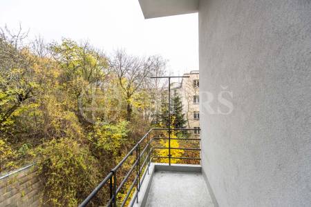 Pronájem bytu 2+kk s balkonem, OV, 47m2, ul. Jeremenkova 369/5, Praha 4 - Podolí