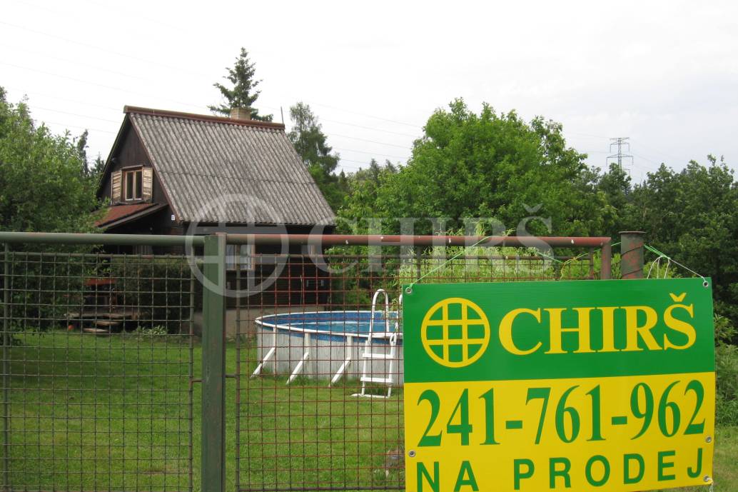 Prodej stavebního pozemku 702m2 s chatou 2+kk, 47 m2, Oleško - Zvole