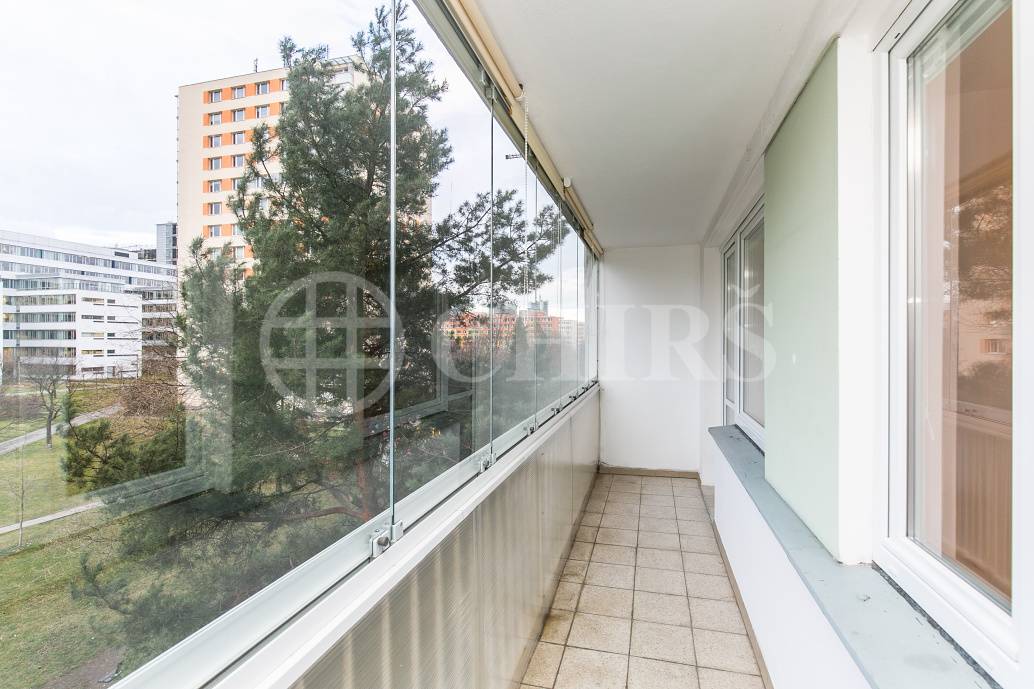 Pronájem bytu 2+kk s lodžií, OV, 40m2, ul. Bítovská 1212/10, Praha 4 - Michle