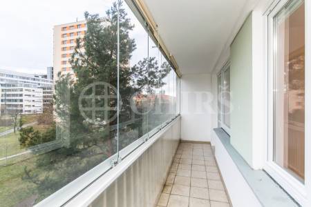 Pronájem bytu 2+kk s lodžií, OV, 40m2, ul. Bítovská 1212/10, Praha 4 - Michle