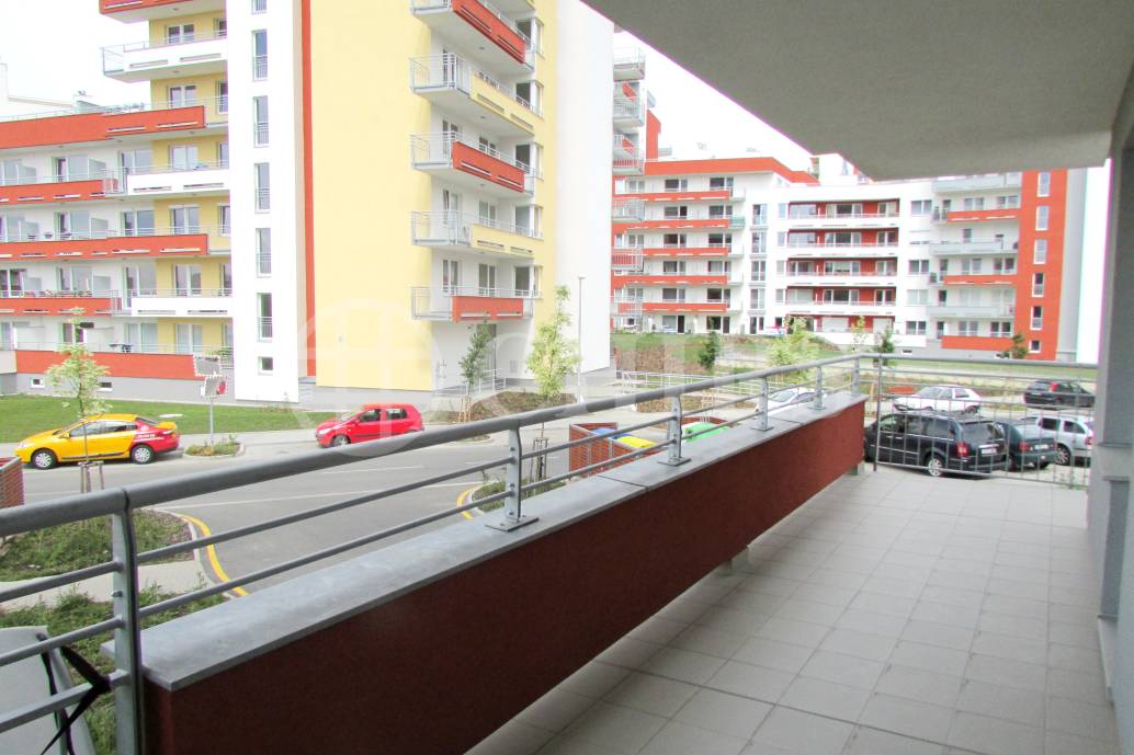Pronájem bytu 2+kk/B, OV, 52m2, ul. Pavla Beneše 750/10, Praha 9 - Letňany