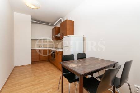 Prodej bytu 2+kk s terasou a garážovým stáním, OV, 55m2, ul. Wiesenthalova 1036/10, Praha 5 - Řeporyje