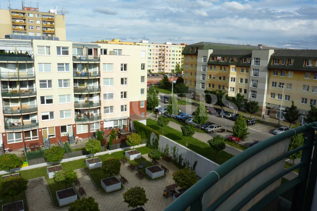Prodej bytu 3+kk/L/G, OV, 77m2, ul. Voskovcova 1130/30, P-5 