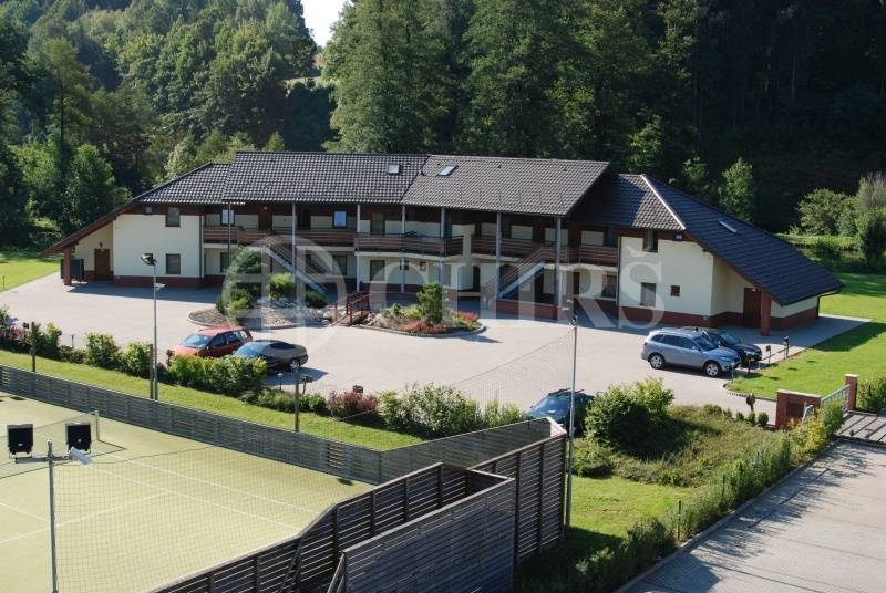 Prodej *** hotelu, 50 lůžek, restaurace, sportovní centrum, parking, Hostinné (Podkrkonoší)