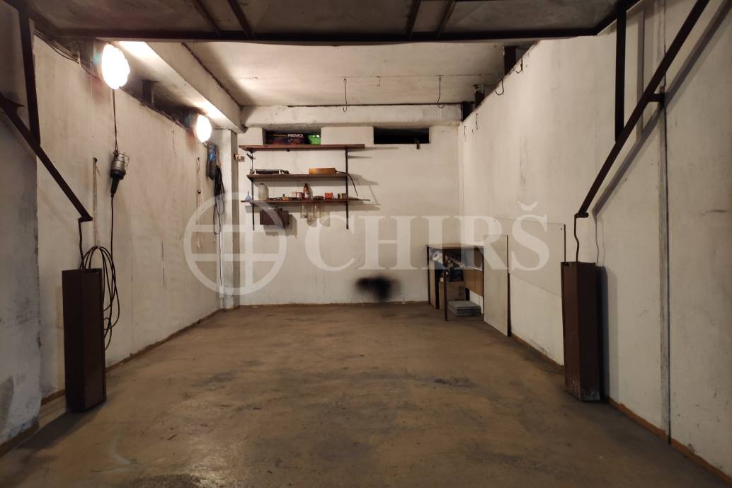Prodej uzamykatelné garáže, OV, 15m2. Hviezdoslavova 2250, Praha 4, Chodov.