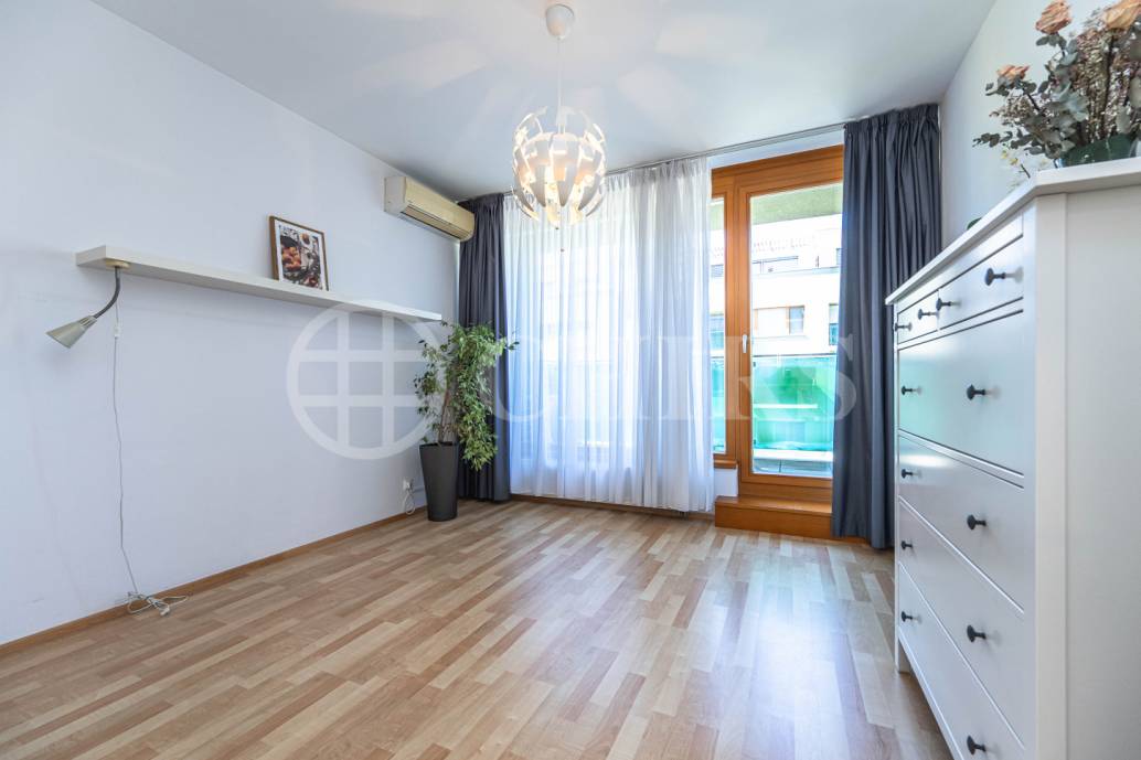 Pronájem bytu 3+kk s balkonem, lodžií a dvěma garážovými stáními, OV, 86 m², ul. Vacínovská 831/6, Praha 5 – Jinonice