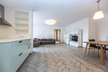 Prodej bytu 4+kk s terasou a uzamykatelnými garážemi, OV, 180m2, ul. Klausova 2559/11, Praha 5 - Stodůlky