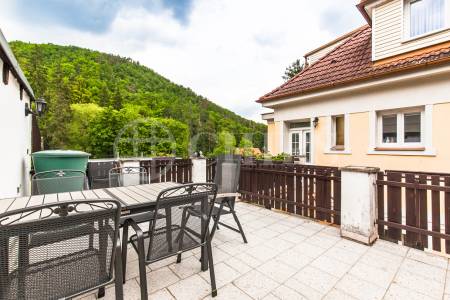 Prodej vily, OV, 233m2, ul. V Dolích 308, Praha západ – Černošice