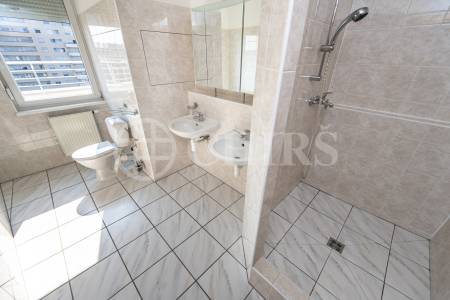 Pronájem mezonetového bytu 4+kk se dvěma terasami, OV, 109 m2, Sluneční náměstí 2560/4, Praha 5 - Hůrka