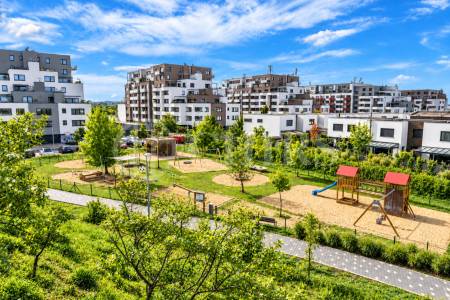 Prodej bytu 4+kk se dvěma balkony, sklepy a garážovými stáními, DV 128 m2, ul. Honzíkova, Praha 10 - Štěrboholy