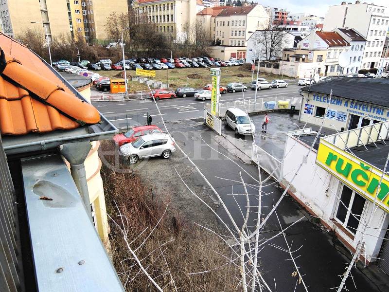 Pronájem 3-podlažní vily ke komerčnímu využití, ul. Vrchlického, Praha 5 - Košíře